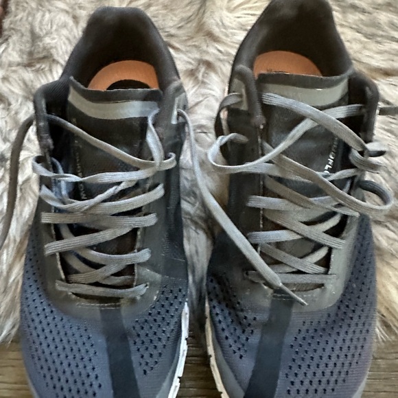 On cloud gently used inside the house on the treadmil - Picture 8 of 8